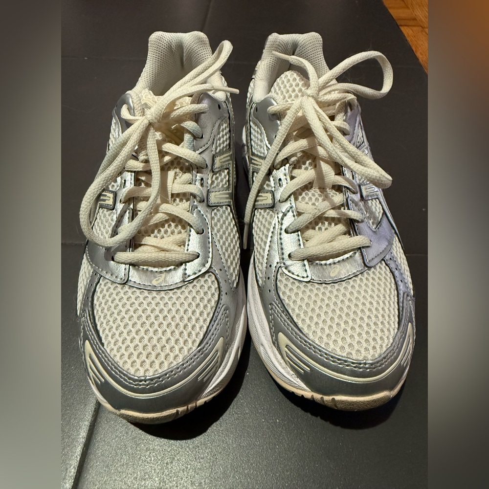 Women’s Asics Gel 1130 sneakers